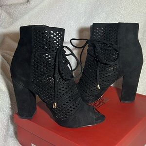 Love Athena Black size 10 faux leather ankle peep toe shoe chunky heel w…